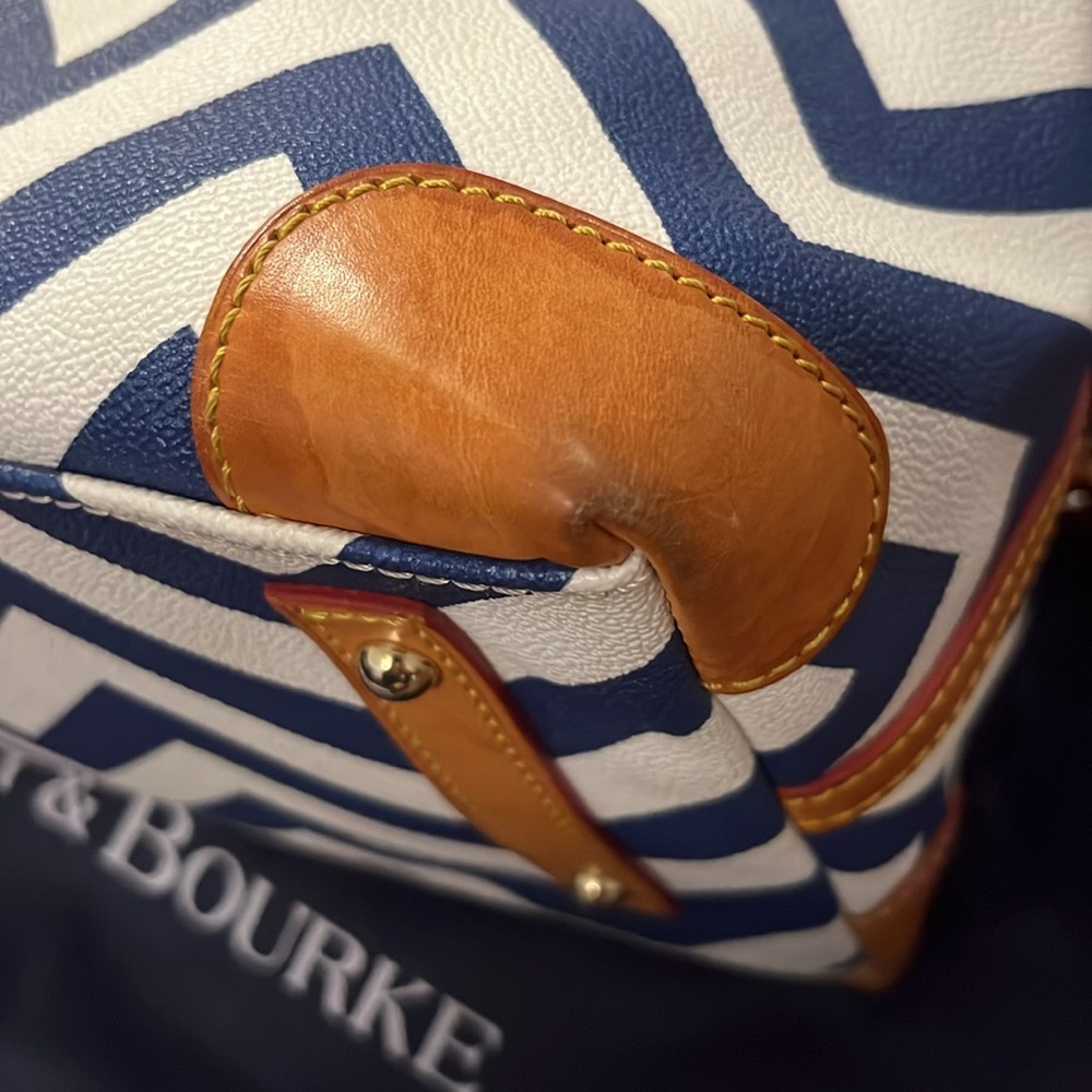 Dooney & Bourke Blue and White Chevron Crossbody Bag - Picture 8 of 16